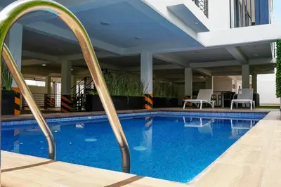 Piscina en o cerca de King Bed Retreat Parking Ideal Workspace