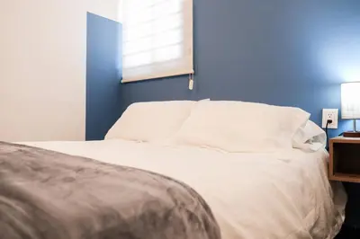 Cama o camas de una habitación en 2BR1BA Office No Car Needed