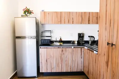 Una cocina o zona de cocina en 2BR1BA Office No Car Needed