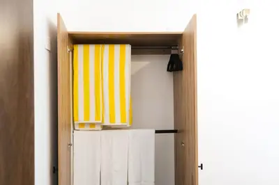 Una cocina o zona de cocina en Relaxed Centrally Located 2BR 1BA Ideal Workspace