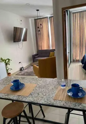 Una televisión o centro de entretenimiento en Impecable loft, terraza, alberca, cerca de playa
