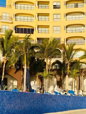 Piscina en o cerca de Gavias Grand Cerritos