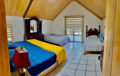 Cama o camas de una habitación en Encantadora Cabaña de Campo con Alberca Privada