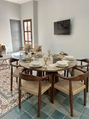 Una televisión o centro de entretenimiento en CASA VICTORIA Departamento exclusivo y único en Centro Histórico