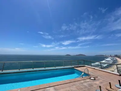 Piscina en o cerca de Ultimate Luxury - Ocean Front Penthouse