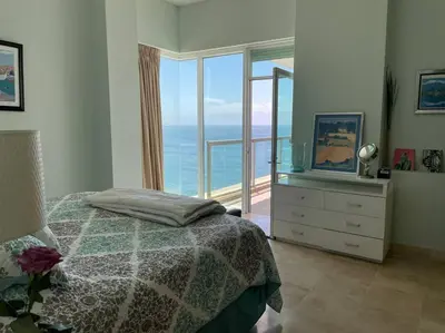 Cama o camas de una habitación en Ultimate Luxury - Ocean Front Penthouse