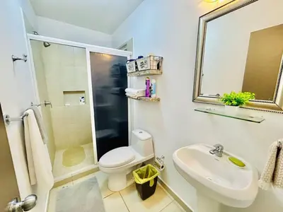 Un baño de Departamento cerca del mar y con vista