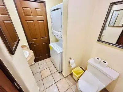 Un baño de Departamento cerca del mar y con vista
