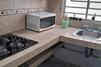 Una cocina o zona de cocina en Alojamiento cómodo en Lomas de San Isidro
