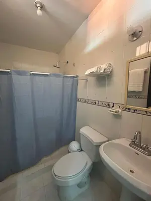Un baño de Hotel Leticia