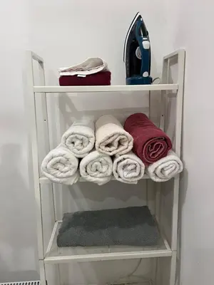Plano de Casa completa, 4 dormitorios, 7 camas dobles, 3 sofá cama, 3 baños 1 en planta baja, cocina equipada, consola Arcade, asador, juguetes para niños, plancha, secadora, cafetera, etc, fraccionamiento privado, zona de vías rápidas y toallas