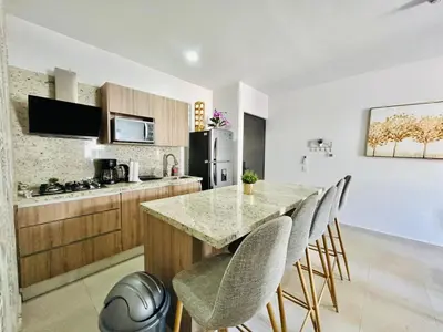 Una cocina o zona de cocina en Lindo con gran alberca tipo playa by G P S rentas