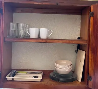 Utensilios para hacer té y café en Departamento sencillo LM