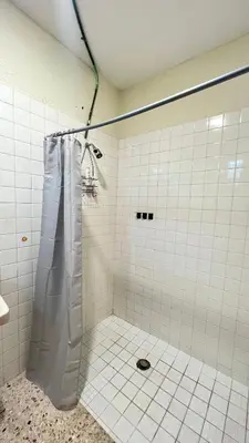 Un baño de Departamento sencillo LM