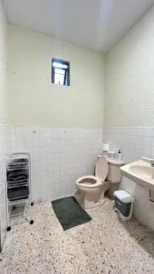 Un baño de Departamento sencillo LM