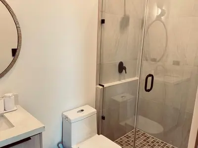 Un baño de 4-101 Frente al mar, 2 recámaras piso 1