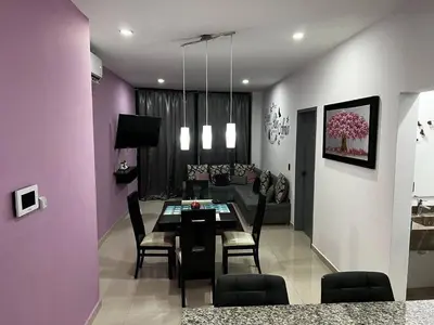 Una televisión o centro de entretenimiento en Dpto de 2 recamaras con alberca