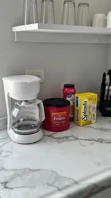 Utensilios para hacer té y café en Suite en exclusivo residencial privado