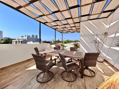 Un balcón o terraza de Depa near zona dorada and malecón by G P S rentas
