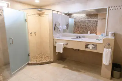 Un baño de Hotel Santorian