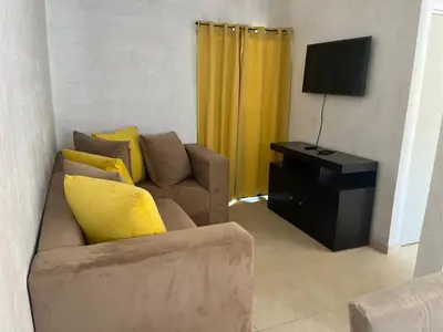 Una televisión o centro de entretenimiento en Minimalist House Equipped