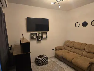 Una televisión o centro de entretenimiento en De la llanura 31