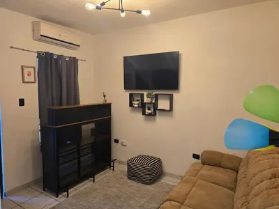 Una televisión o centro de entretenimiento en De la llanura 31