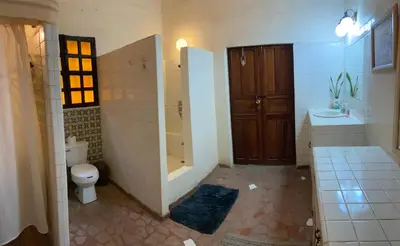 Un baño de Recamara Colonial