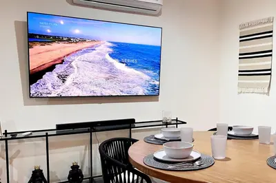 Una televisión o centro de entretenimiento en Condo Playa & Waterfront Heated Alberca
