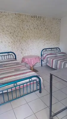 Cama o camas de una habitación en Cuarto independiente doble