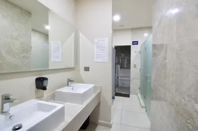 Un baño de Departamento frente a la playa los pinitos