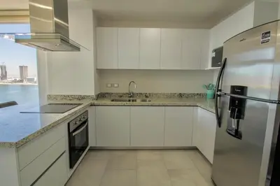 Una cocina o zona de cocina en Departamento frente a la playa los pinitos