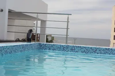 Piscina en o cerca de 2br 1ba Condo 1 block to ocean Condo 1
