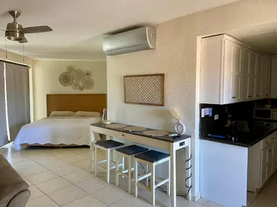Una cocina o zona de cocina en Hermoso condominio frente al mar