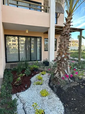 Jardín al aire libre en Punta Paraiso Departamento