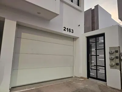 Plano de AC0 Casa de lujo en privada Altana