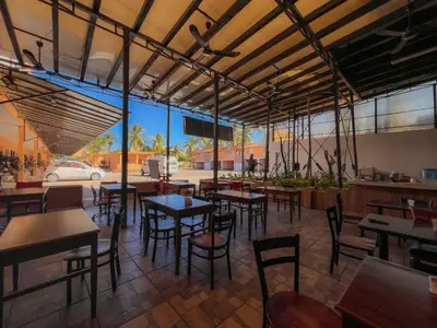 Un restaurante o sitio para comer en Hotel Oasis