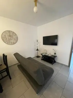Una televisión o centro de entretenimiento en Departamento completo