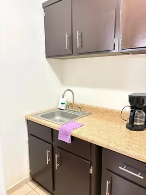 Una cocina o zona de cocina en Cómodo departamento 2 cerca del centro de gobierno , CAS, Consulado , CRIT