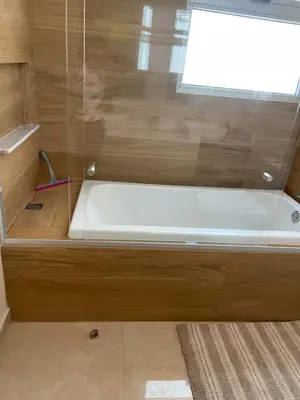 Un baño de Luxury apartment with an ocean view - Golden Zone -