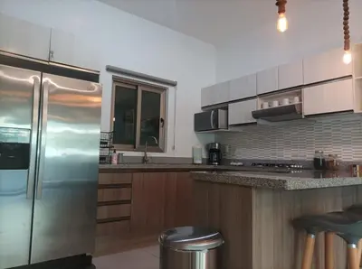 Una cocina o zona de cocina en Nice and comfortable apartment, close to the pier