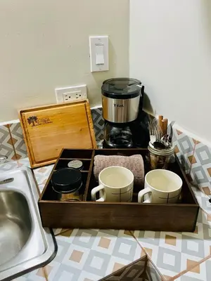 Utensilios para hacer té y café en Posada Los Olivos