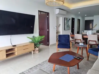 Una televisión o centro de entretenimiento en Sunset en Malecon de Mazatlan!