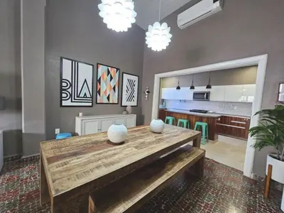 Una cocina o zona de cocina en Iconic Centro Retreat Walk to Beach & Dining