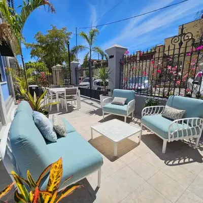 Iconic Centro Retreat Walk to Beach & Dining