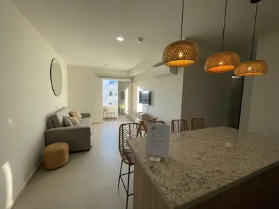 Zona de estar de Mazablue depa en laguna con playas artificiales