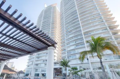 Plano de Beautiful View on 23rd Floor Beach Front at Camino Al Mar