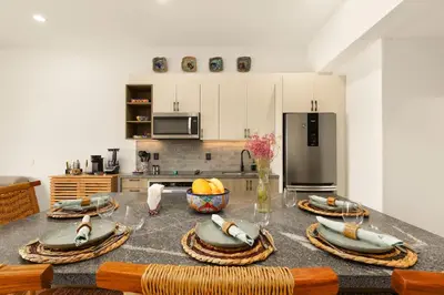 Plano de Stylish Summer 2BR Retreat w Pool & Beach Access
