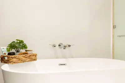 Plano de Stylish Summer 2BR Retreat w Pool & Beach Access