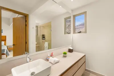 Un baño de 2BR Summer Escape Villa in Danzante Bay Loreto